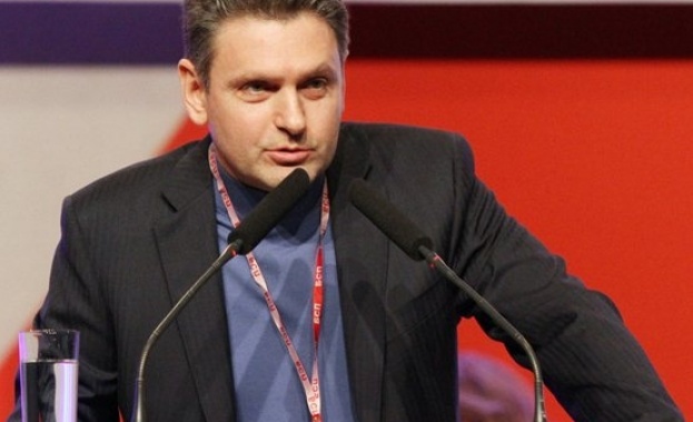 Николай Малинов: През прозореца на Петър I и портите на Иван Грозни