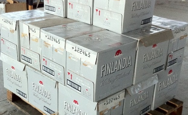 Алкохол с нередовни документи задържаха митнически служители на ГКПП Кулата