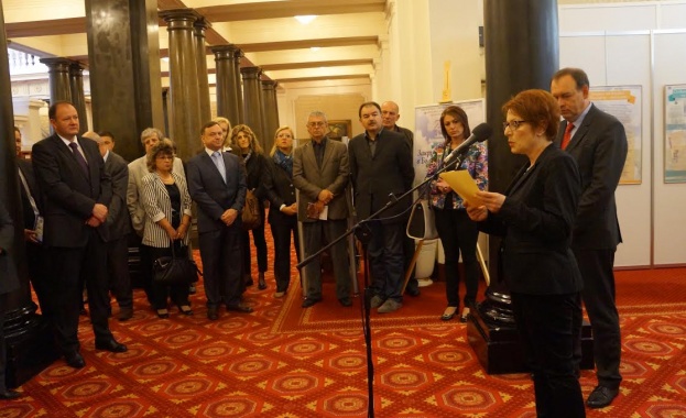 В НС откриха изложба за закрилата на децата в България в началото на ХХ-ти век 