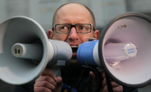 Яценюк: войната е заради шистовия газ