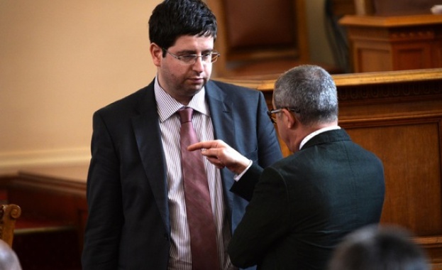 Финансовият министър подкрепя идеята за обединение на митниците и НАП 