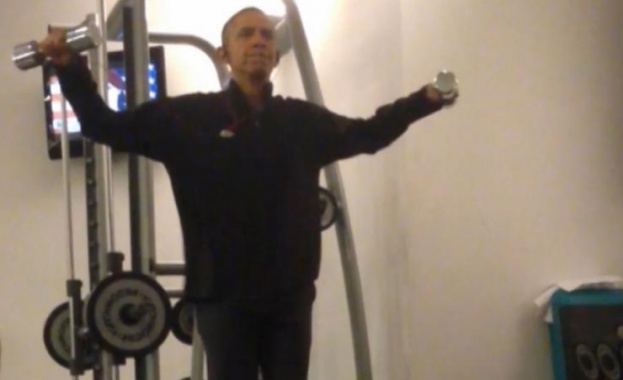 Тайно заснеха Обама във фитнеса /видео/