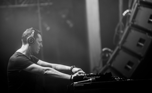 TIESTO стартира сета си по-рано
