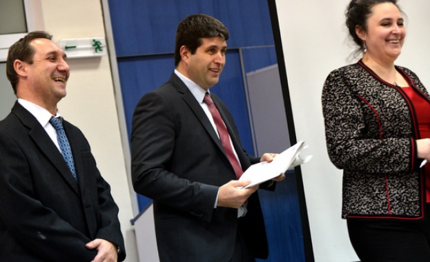 НАП ще търси неплатените данъци по телефона 