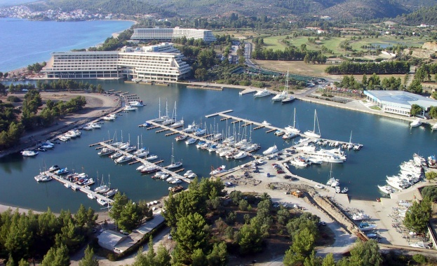 Гърция продава големите си пристанища