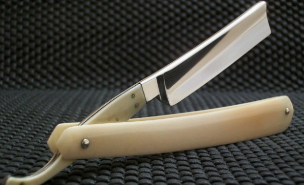 Бременна алжирка наряза четирима в парижкото метро 