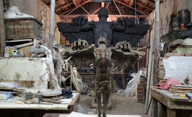 Паметник на завистта в Хасково