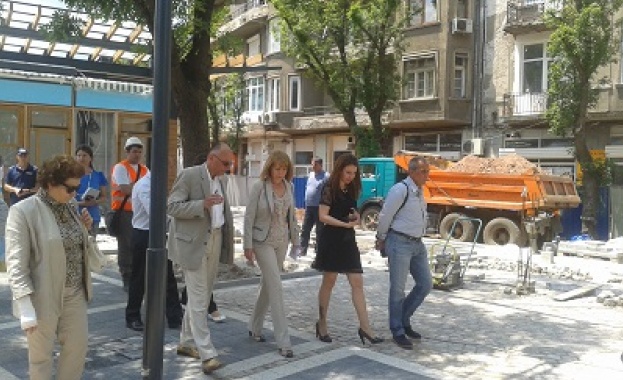 Фандъкова инспектира ремонта на Женския пазар