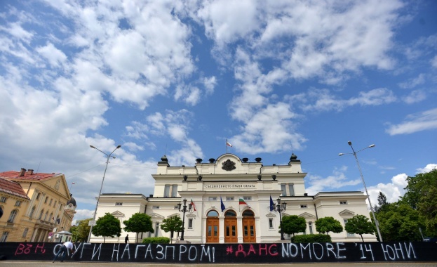 Силвия Томова: Политика с дъх на газ