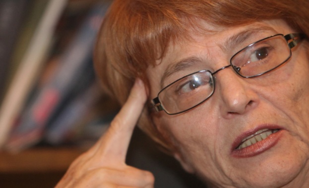 Червенкова: Започва поредна битка за сърцето на Борисов