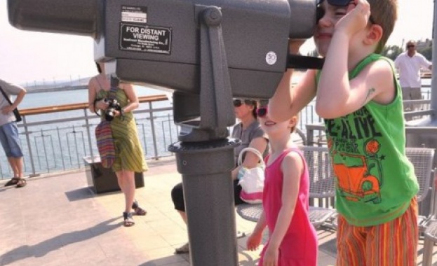 Великолепна гледка към Бургаския залив и остров Света Анастасия през два нови телескопа