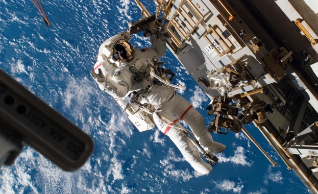 Астронавтите на САЩ, Русия и Япония се върнаха след 115 дни в космоса