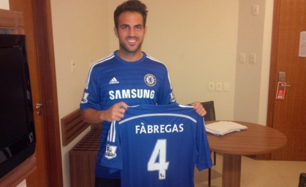 Официално: Фабрегас подписа с "Челси" за 5 години