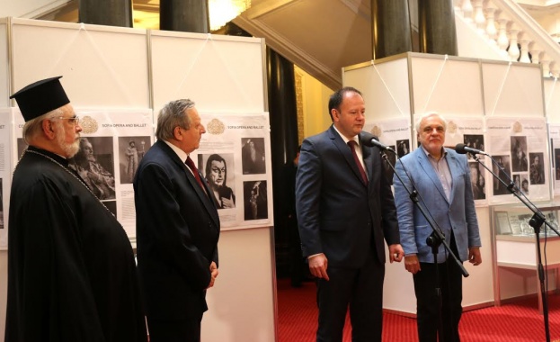 Юбилейната изложба за Борис Христов бе открита в парламента