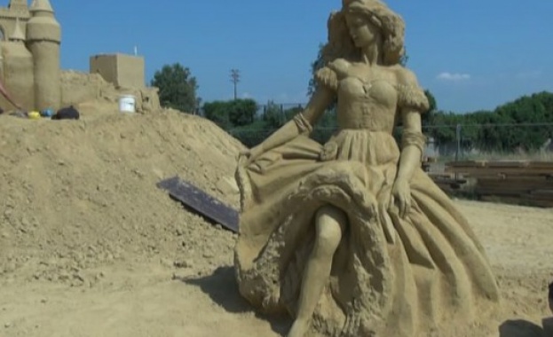 Приказки от пясък "разказват" в Бургас 