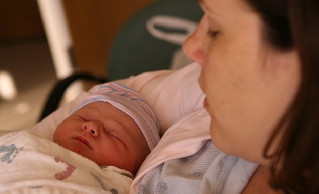 В първия ден на Новата година първото бебе което проплака