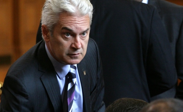 Волен Сидеров: Американците се готвят да разположат ядрени ракети в България