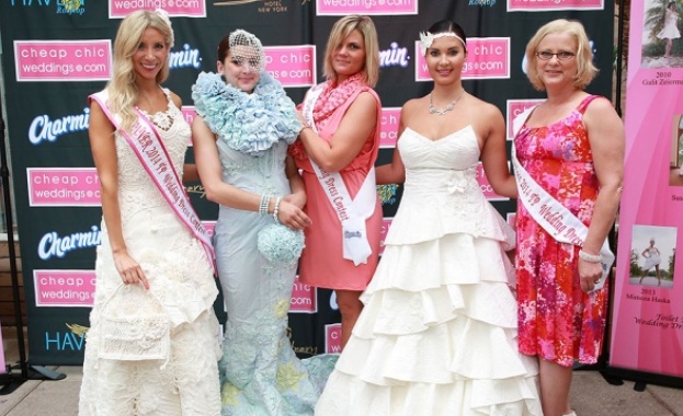 Сватбени рокли от тоалетна хартия мериха сили на конкурс в Ню Йорк /видео/