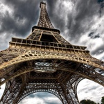 Късо съединение наложи евакуацията на Айфеловата кула