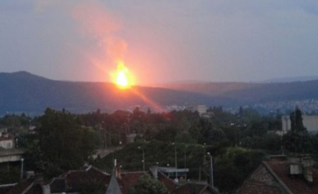 Комисия разследва причините за пожара в склада на "Арсенал" 