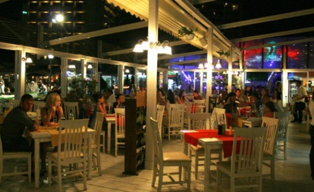 Трудови инспектори започват проверки по големите заведения в „Слънчев бряг”