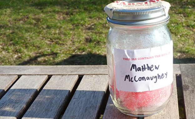 Американка завъртя бизнес с човешки души в нета