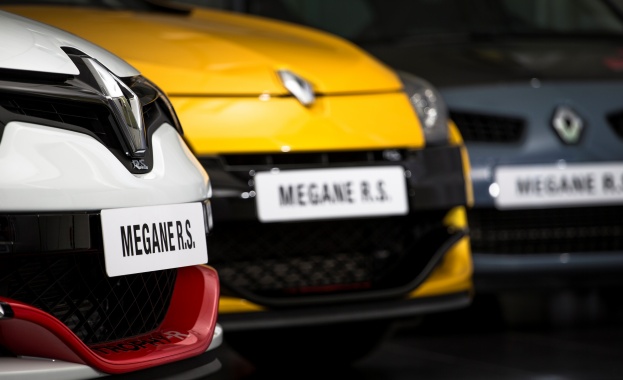 7:54,36 мин.: Mégane R.S. 275 Trophy-R постави нов рекорд на „Нюрбургринг"