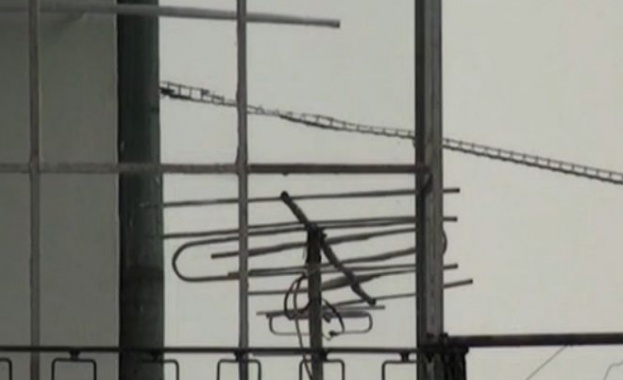 Мълния удари три Карловски квартала