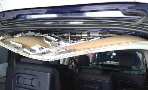 Рено, тапицирано с цигари, спряха на Малко Търново