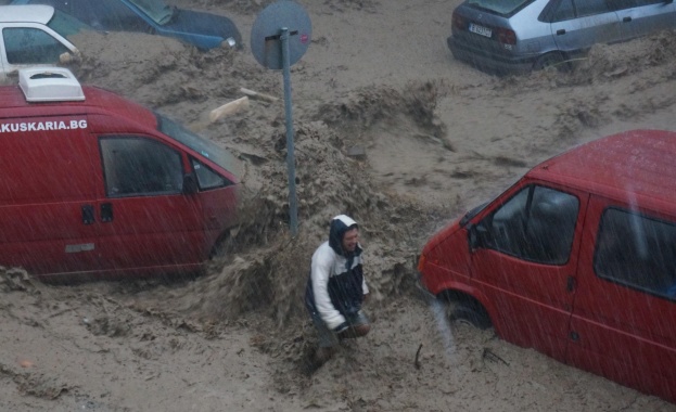 Все още съществува риск от локални, внезапни наводнения