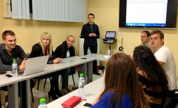 Стаж и обучение за безработни младежи с европейски средства 