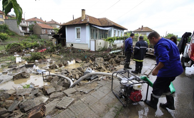 Близо 90 хил. лв. за пострадалите от наводненията в района на Велико Търново