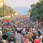 Протестът: анализи и позиции в българската преса 