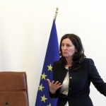 Проф. Бобева: Общо икономиката върви надолу