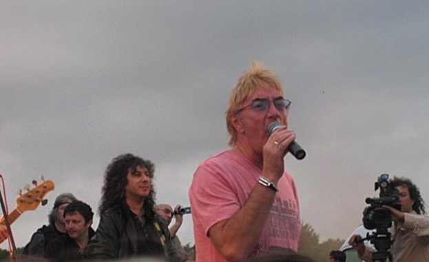 Джон Лоутън отново ще пее "Джулай морнинг" в Камен бряг