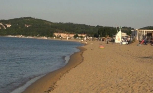Отново кафяви петна в залива до къмпинг „Градина” 