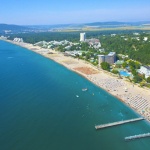 Хотелиерите очакват трудно лято, потопът гони туристите