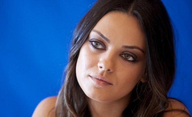 Мила Кунис създаде пръстен в помощ на майките в Замбия