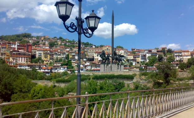 Търсят милиони за Стамболовия мост и най-старата галерия във Велико Търново