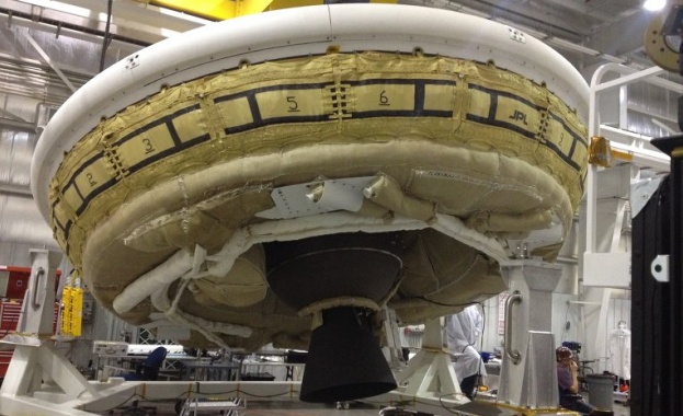 НАСА праща "летяща чиния" на Марс