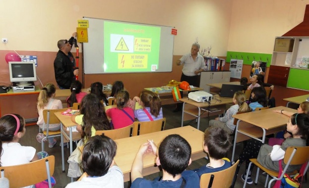 ЧЕЗ обучи над 1200 ученици в безопасно използване на електроенергията