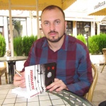 Няма как една книга да е интересна, щом читателите не могат да открият себе си в нея!