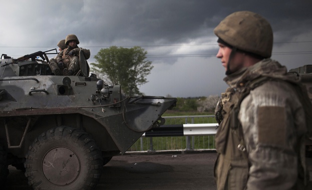 Украинската гранична служба: Русия продължава да придвижва военна техника към границата