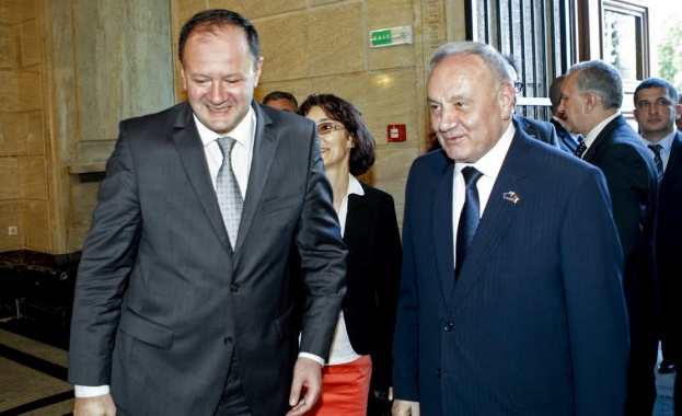 Миков: България е готова да сподели опита си с Молдова 