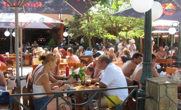 68% от младите двойки харчат до последната стотинка