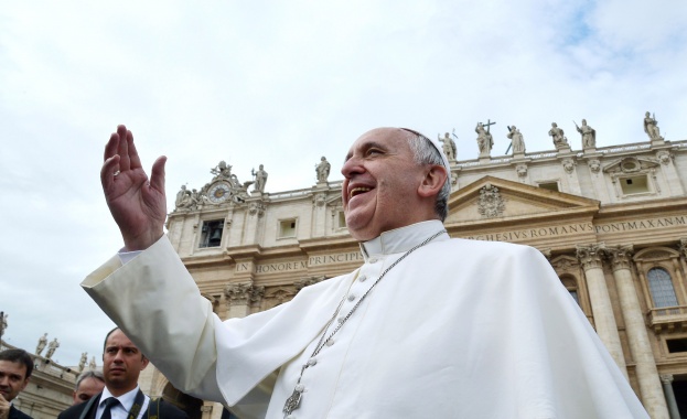 Папата: Възрастните не са марсианци