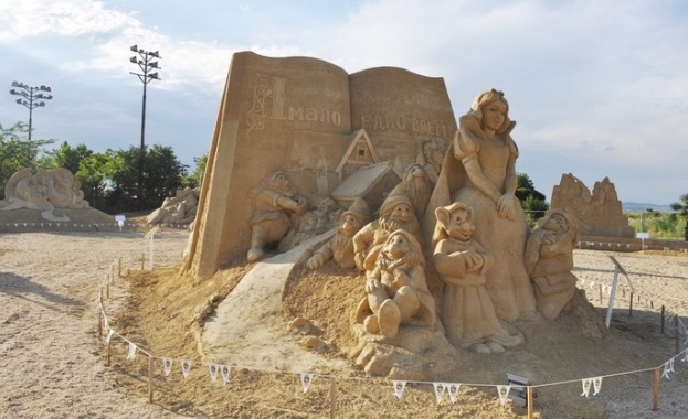 „Приказки от пясък“ събраха хиляди бургазлии