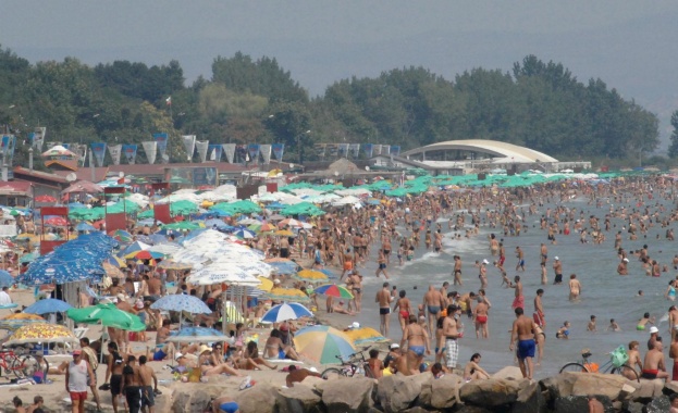 400 полицаи под прикритие ще охраняват морските курорти