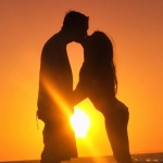 Сексолог: Целувката е безполезна и опасна