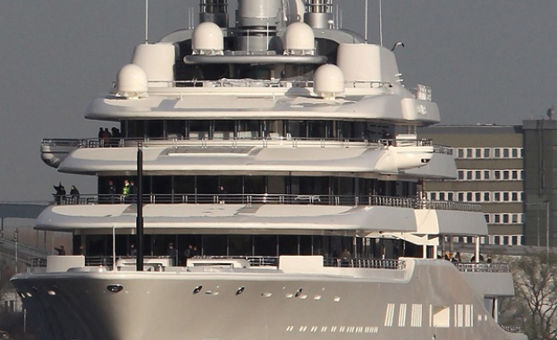 Яхта и самолет са най-скъпите играчки за милиардери